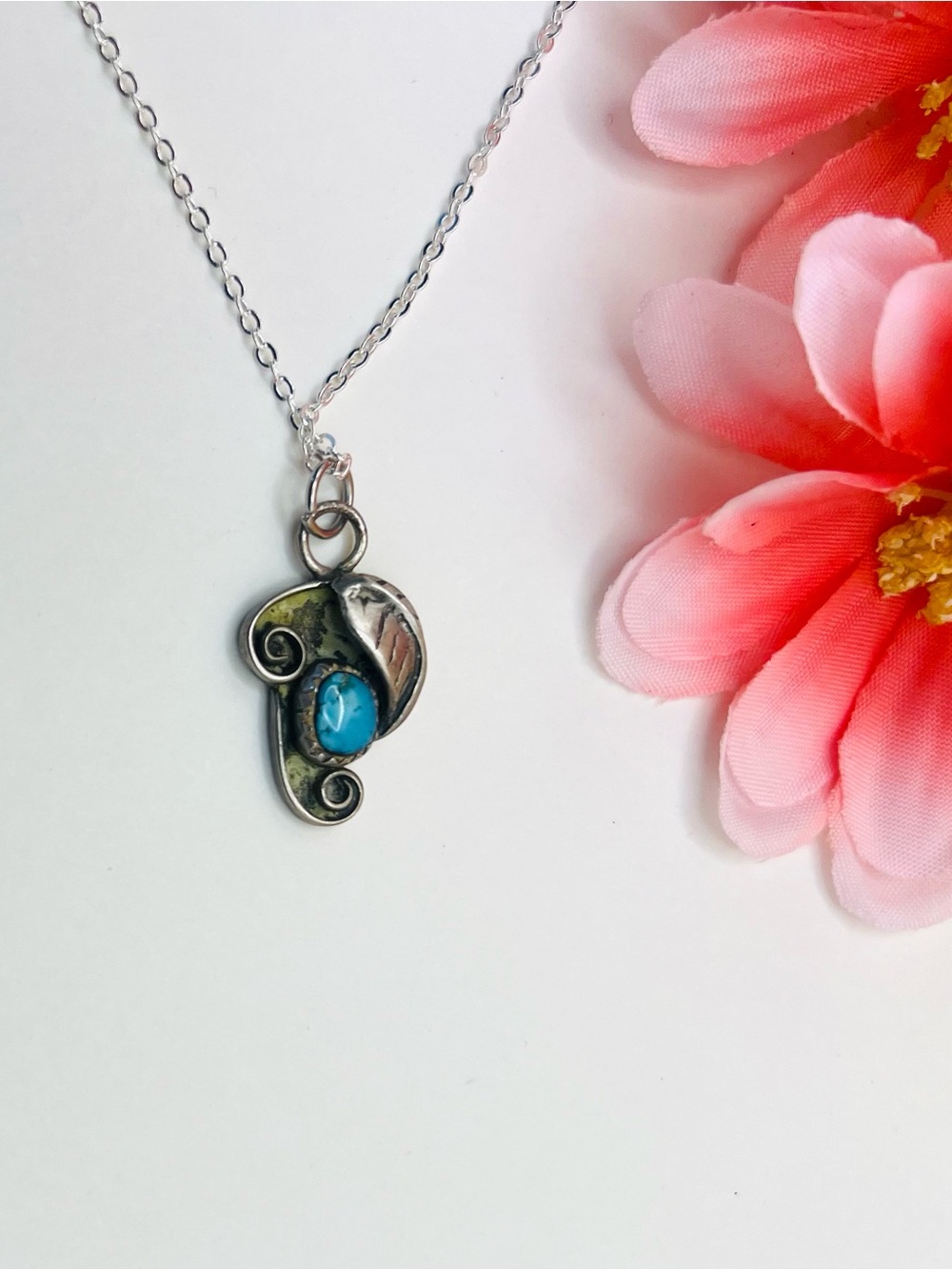 Vintage Silver Turquoise pendant native design Necklace